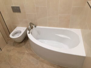 Read more about the article Bathroom with Corner Bathtub